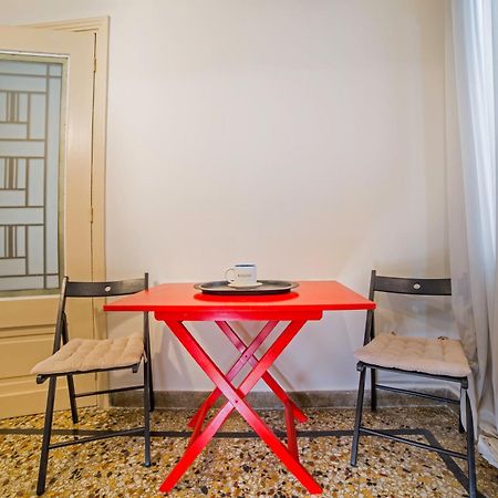 Downtown Quiet Apartment On A Pedestrian Street เอเธนส์ ภายนอก รูปภาพ