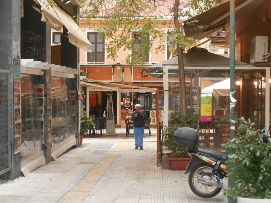 Downtown Quiet Apartment On A Pedestrian Street เอเธนส์ ภายนอก รูปภาพ