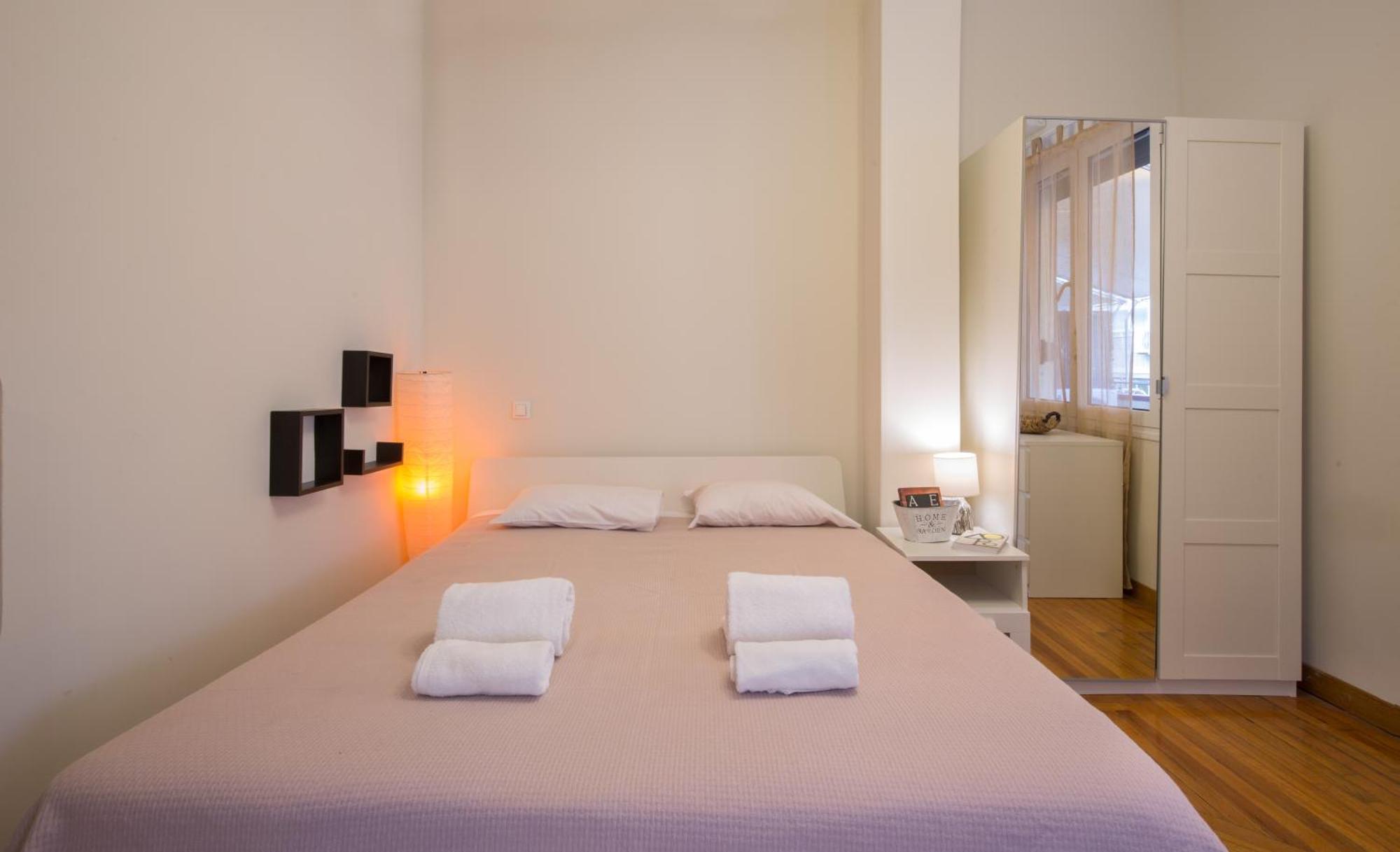 Downtown Quiet Apartment On A Pedestrian Street เอเธนส์ ภายนอก รูปภาพ