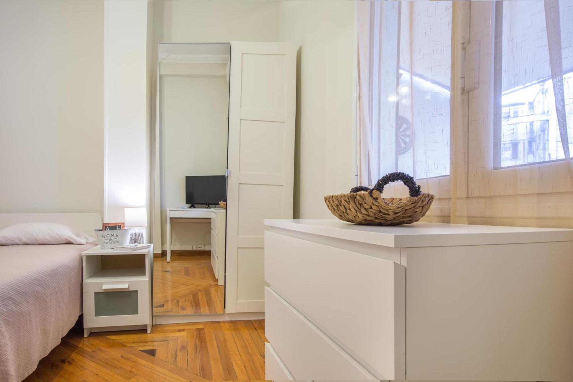 Downtown Quiet Apartment On A Pedestrian Street เอเธนส์ ภายนอก รูปภาพ