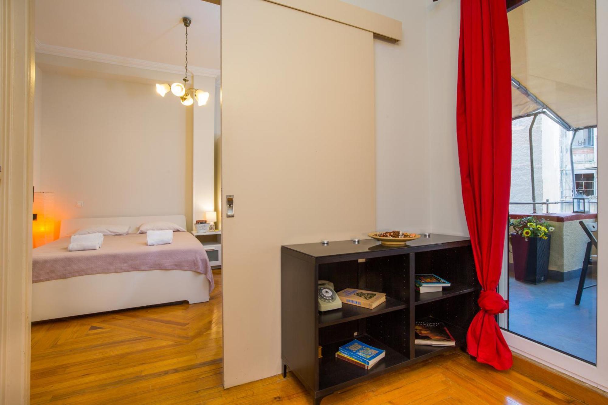 Downtown Quiet Apartment On A Pedestrian Street เอเธนส์ ภายนอก รูปภาพ