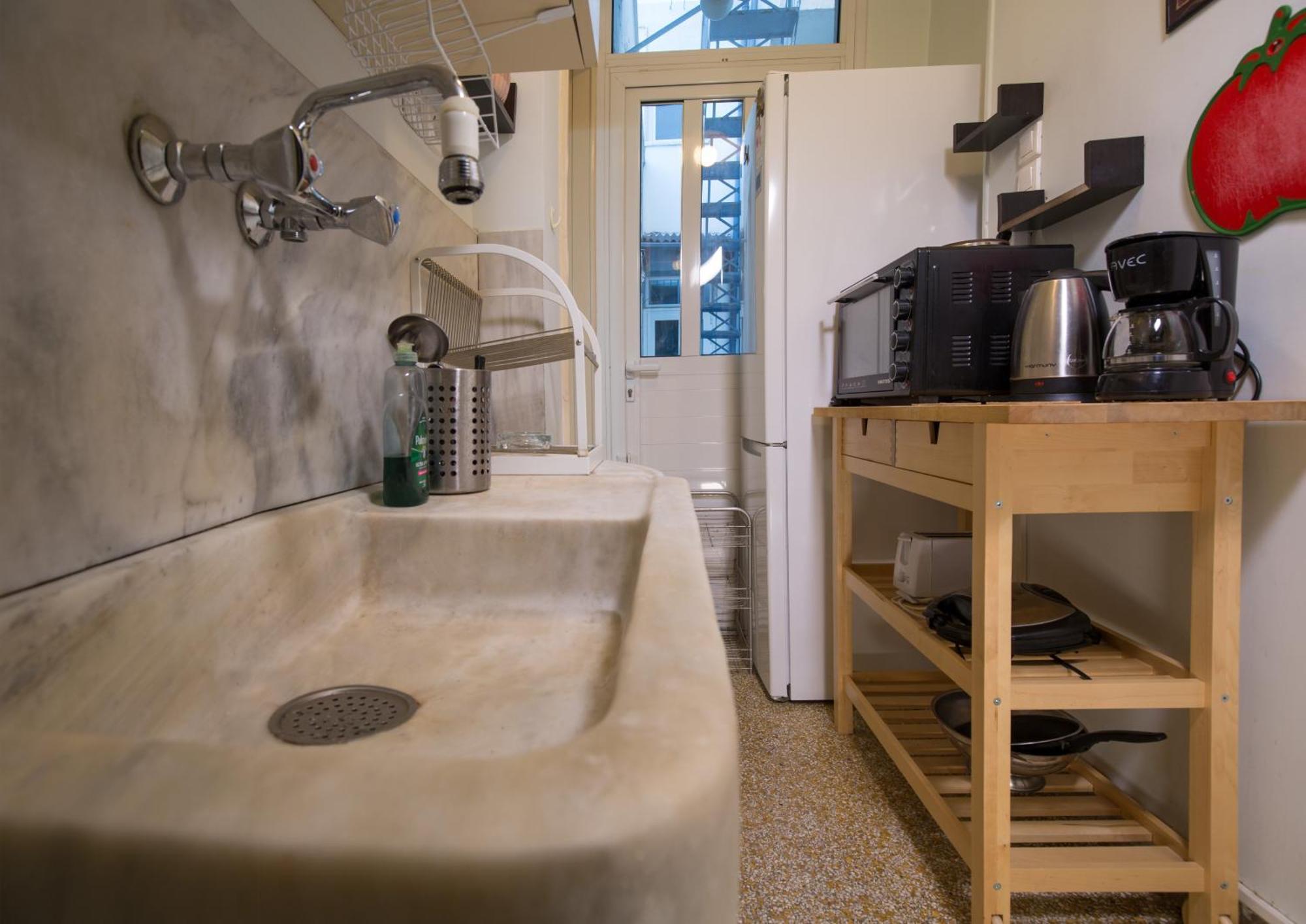 Downtown Quiet Apartment On A Pedestrian Street เอเธนส์ ภายนอก รูปภาพ