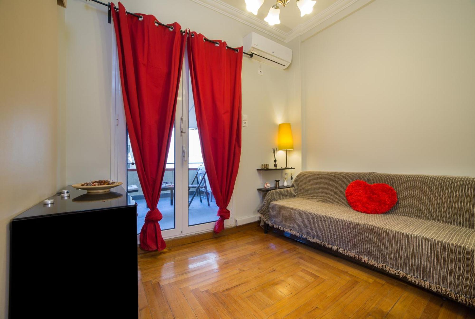 Downtown Quiet Apartment On A Pedestrian Street เอเธนส์ ภายนอก รูปภาพ